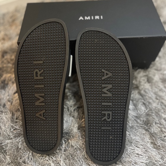 Amiri slides - Picture 2 of 5